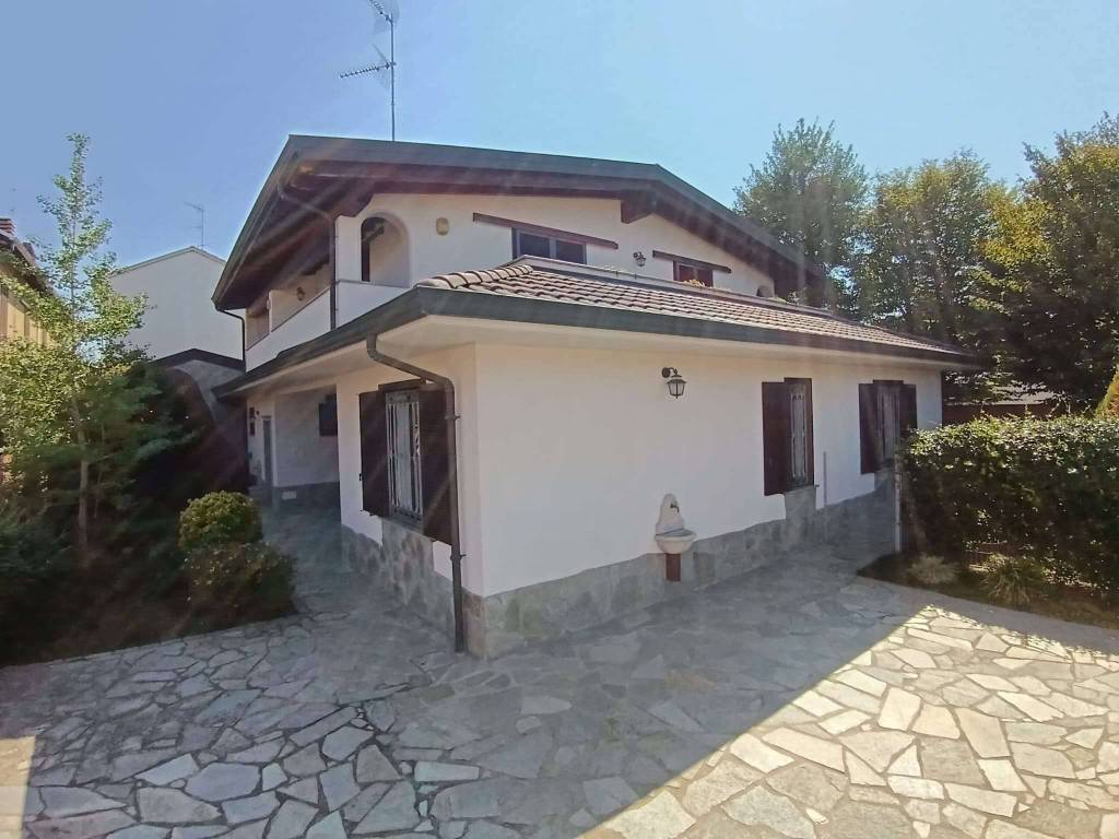 casa indipendente in vendita a Vigevano