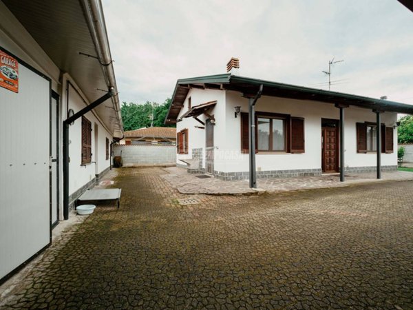 casa indipendente in vendita a Vigevano