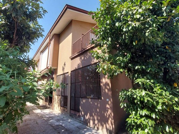 casa indipendente in vendita a Vigevano