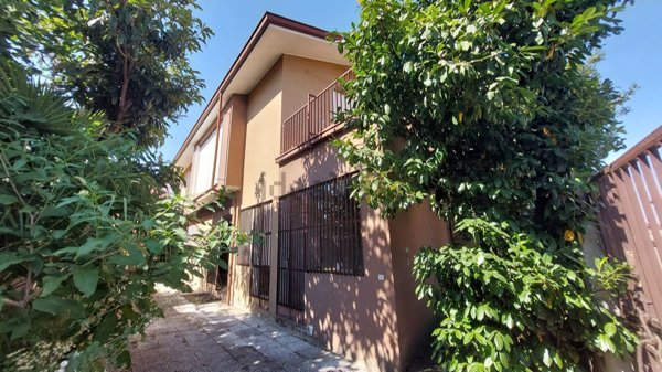 casa indipendente in vendita a Vigevano