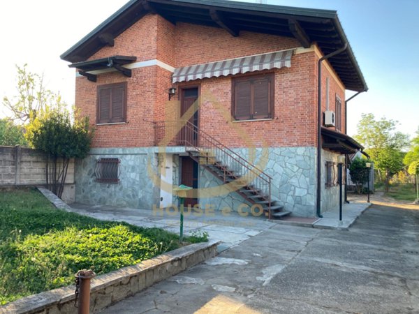 casa indipendente in vendita a Vigevano
