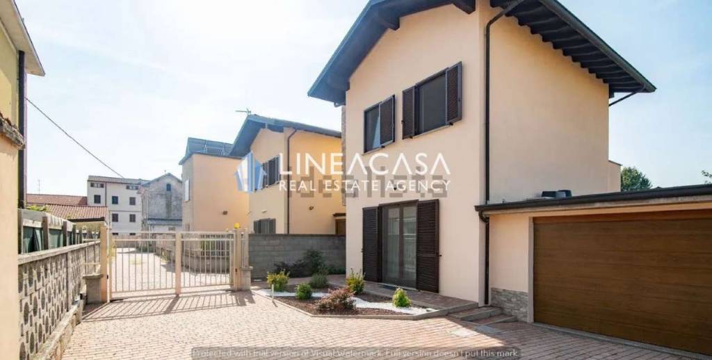 casa indipendente in vendita a Vigevano