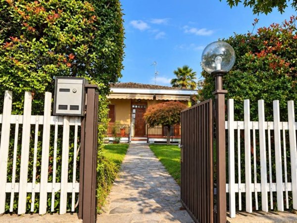casa indipendente in vendita a Vigevano