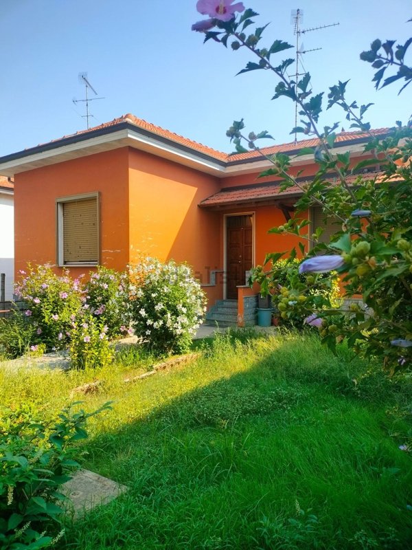 casa indipendente in vendita a Vigevano