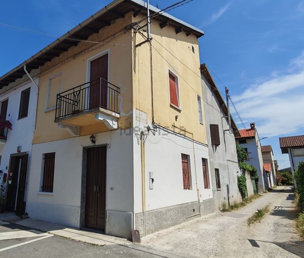 casa indipendente in vendita a Vigevano