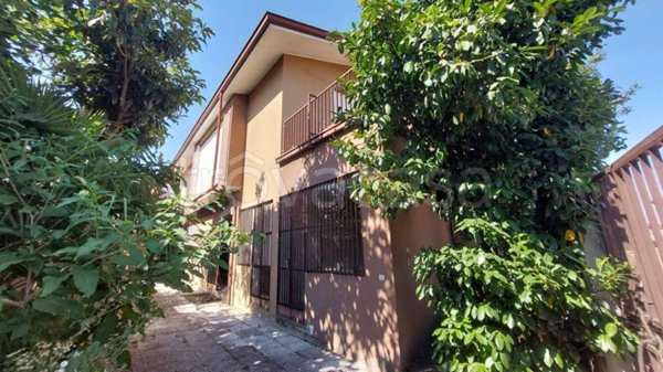 casa indipendente in vendita a Vigevano
