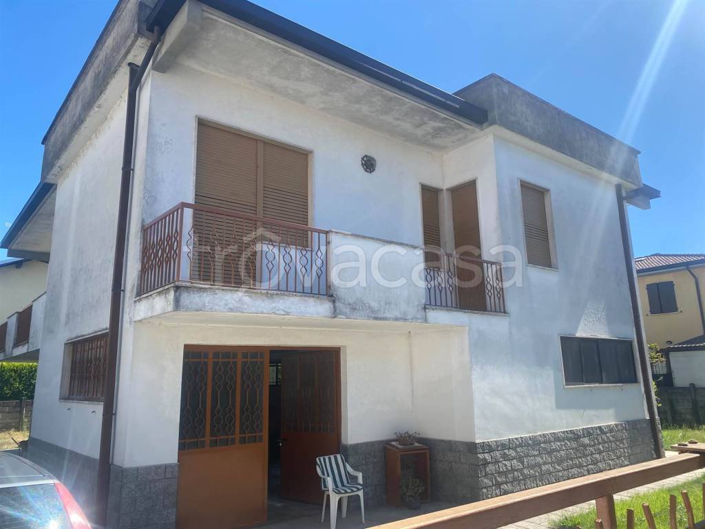 casa indipendente in vendita a Vigevano
