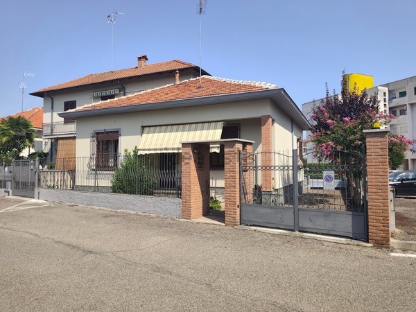 casa indipendente in vendita a Vigevano