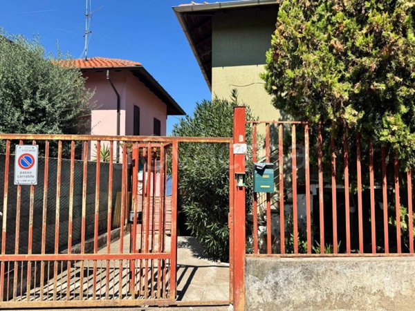 casa indipendente in vendita a Vigevano