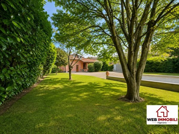 casa indipendente in vendita a Vigevano
