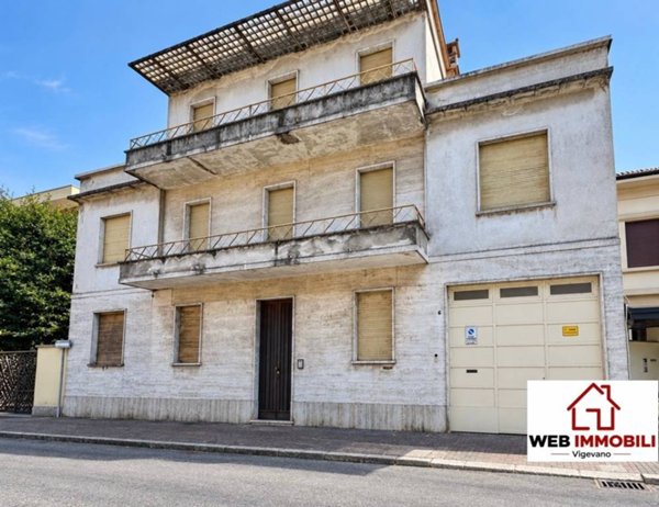 casa indipendente in vendita a Vigevano