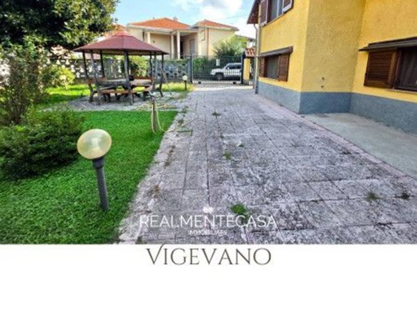 casa indipendente in vendita a Vigevano