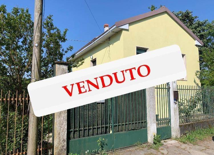 casa indipendente in vendita a Vigevano in zona Piccolini