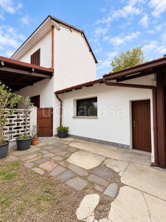 casa indipendente in vendita a Vigevano