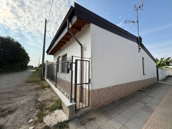 casa indipendente in vendita a Vigevano