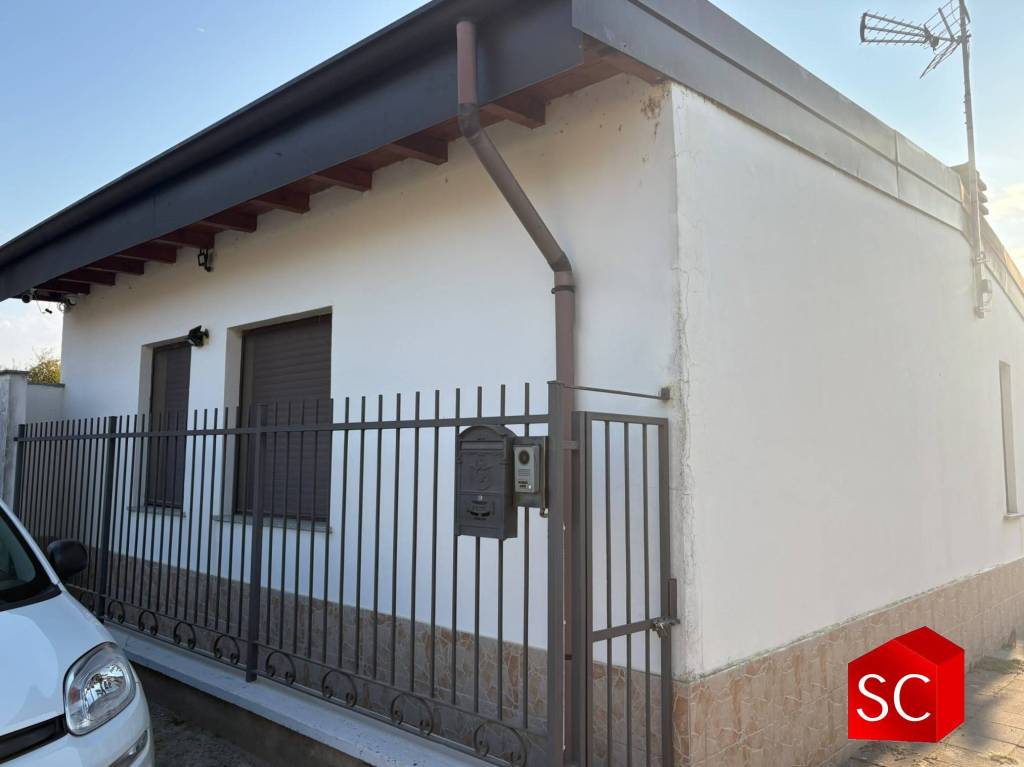 casa indipendente in vendita a Vigevano