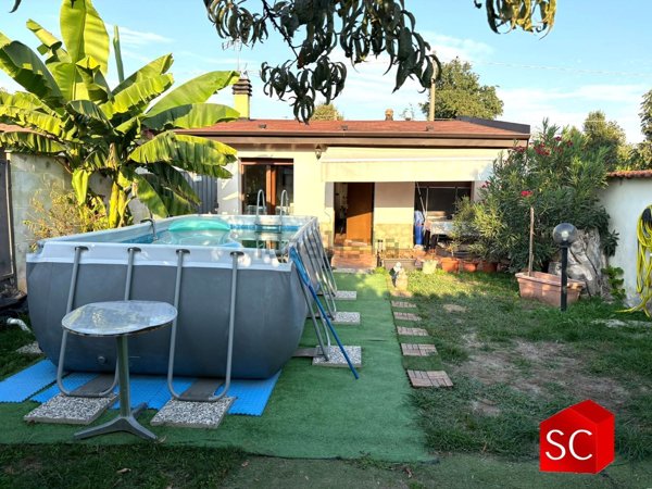 casa indipendente in vendita a Vigevano in zona Piccolini