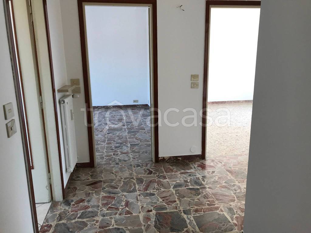 appartamento in vendita a Vigevano in zona Sforzesca