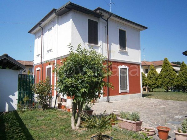 casa indipendente in vendita a Vigevano in zona Fogliano