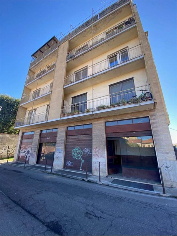 locale commerciale in vendita a Vigevano