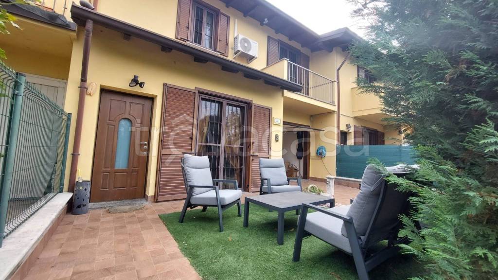 casa indipendente in vendita a Vigevano