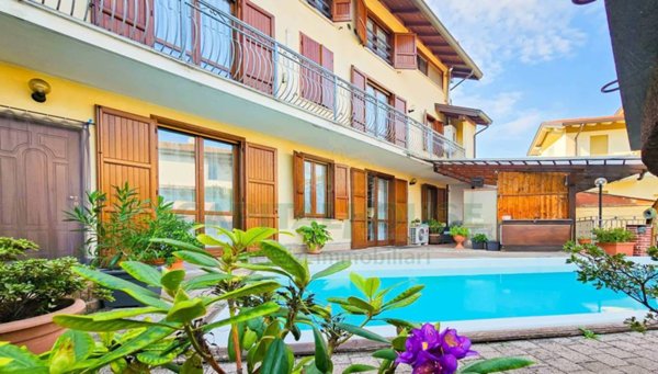 casa indipendente in vendita a Vigevano