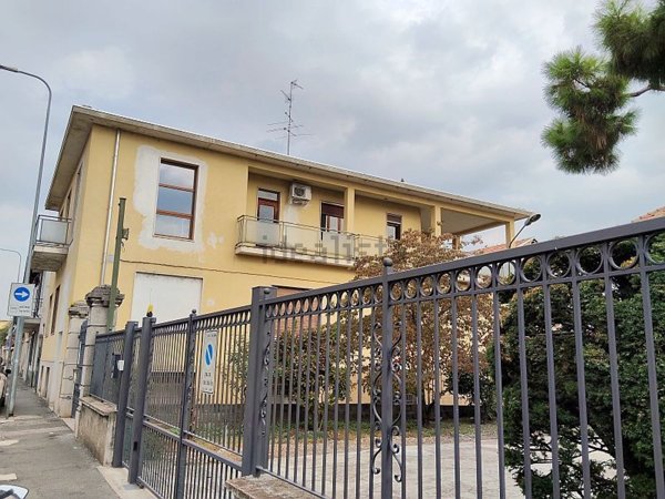 casa indipendente in vendita a Vigevano in zona Sforzesca