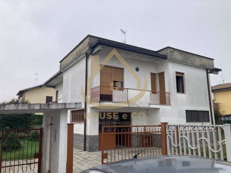 casa indipendente in vendita a Vigevano