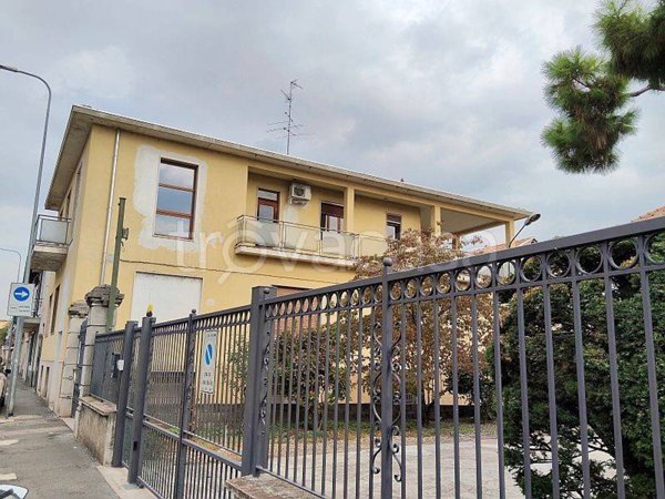 casa indipendente in vendita a Vigevano
