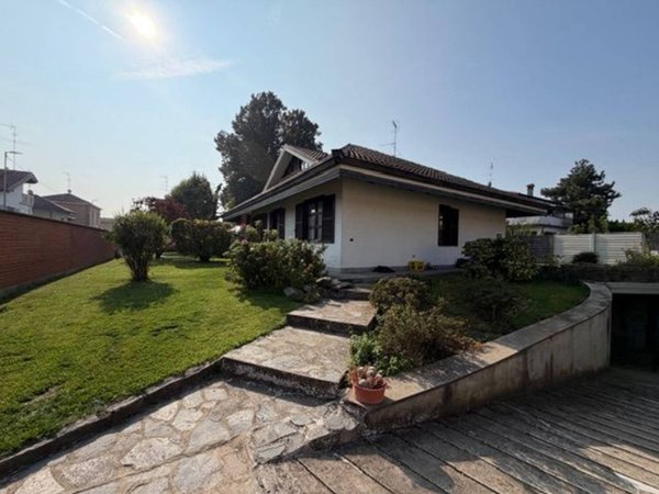 casa indipendente in vendita a Vigevano