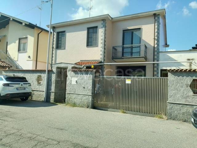 casa indipendente in vendita a Vigevano