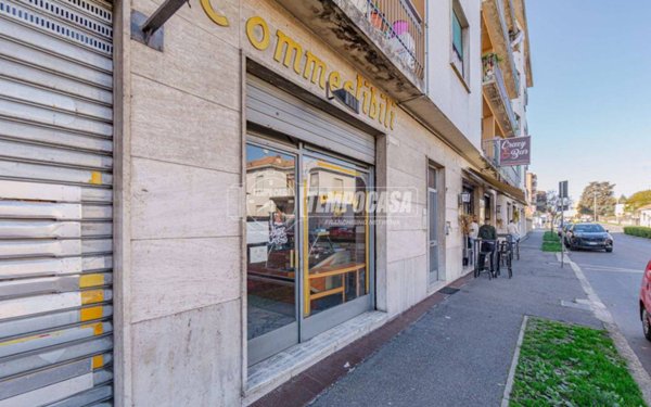 locale commerciale in vendita a Vigevano