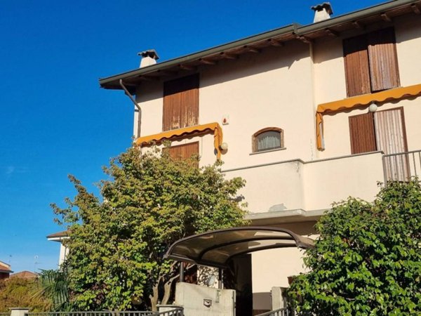 casa indipendente in vendita a Vigevano