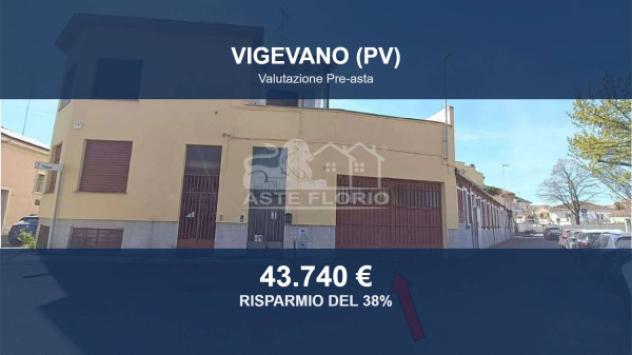locale commerciale in vendita a Vigevano