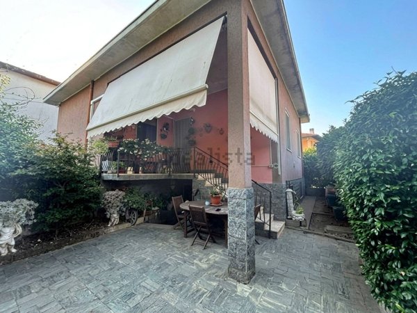 casa indipendente in vendita a Vigevano