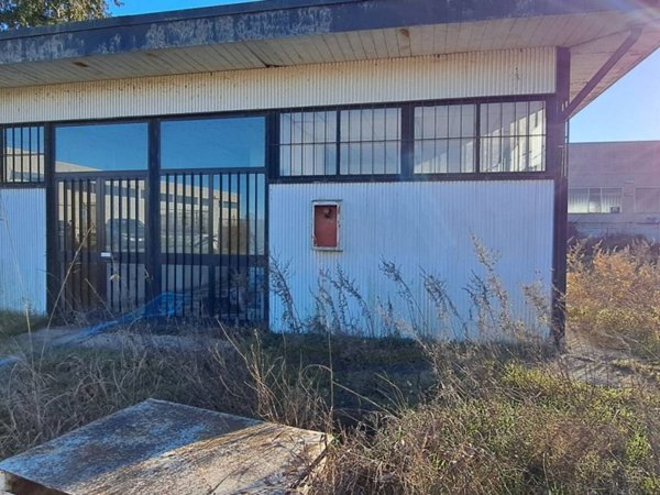 locale commerciale in vendita a Villanova d'Ardenghi