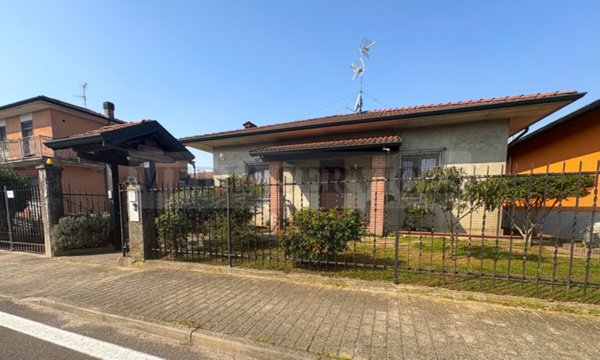 casa indipendente in vendita a Villanova d'Ardenghi