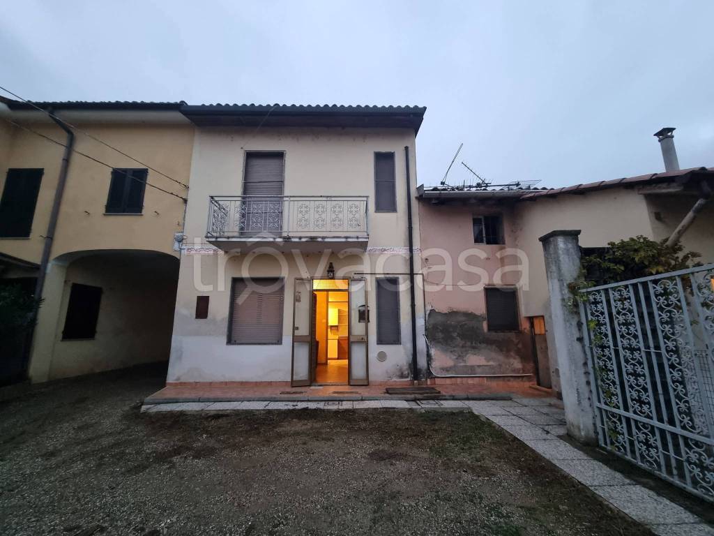 casa indipendente in vendita a Villanova d'Ardenghi