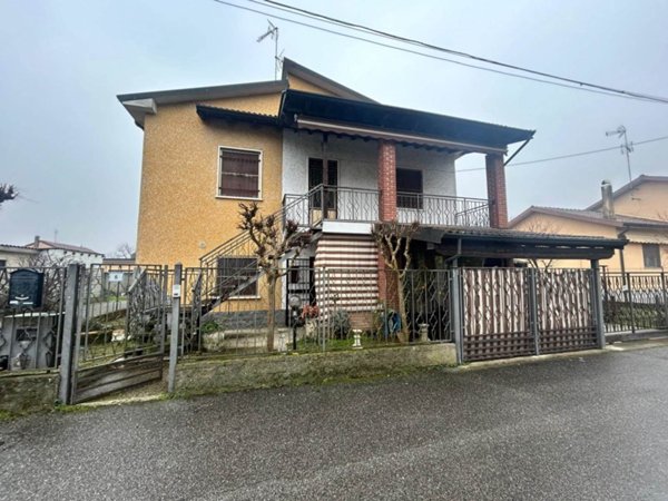 casa indipendente in vendita a Villanova d'Ardenghi