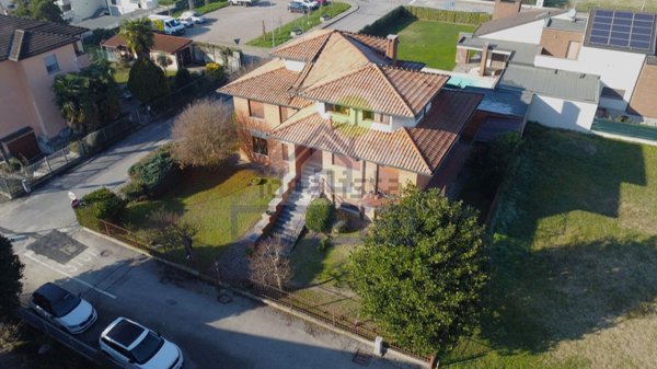 casa indipendente in vendita a Villanterio