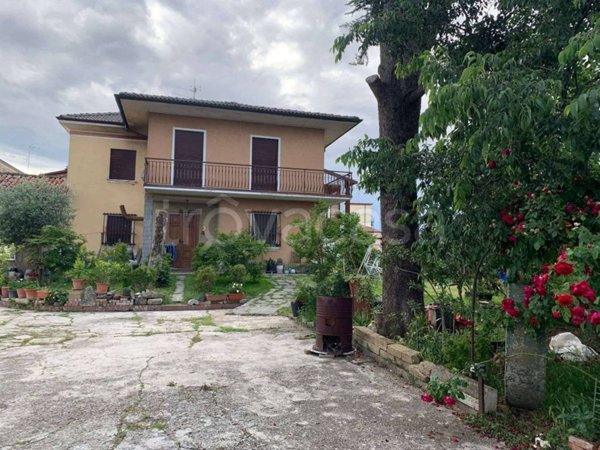 casa indipendente in vendita a Vistarino in zona Vivente