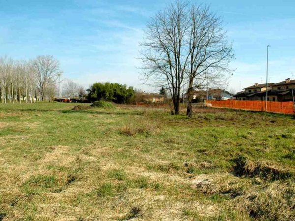 terreno edificabile in vendita a Vistarino