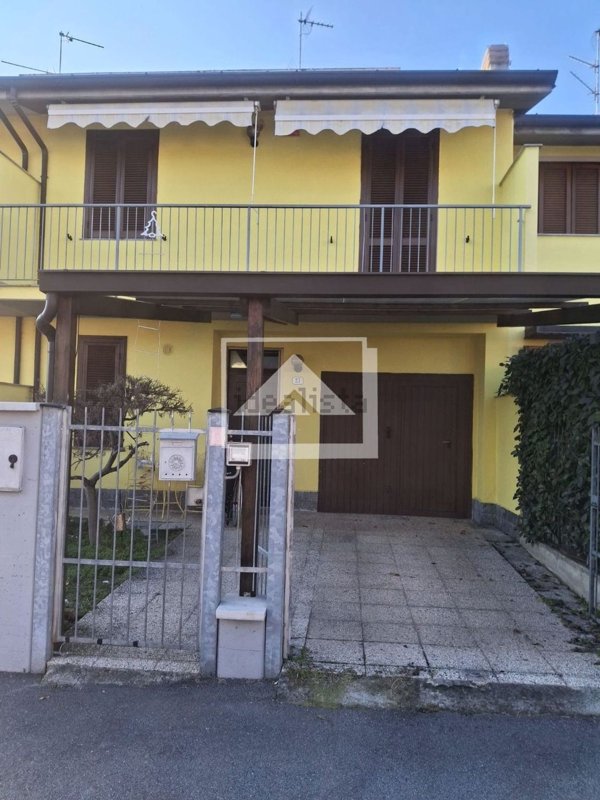 casa indipendente in vendita a Vistarino