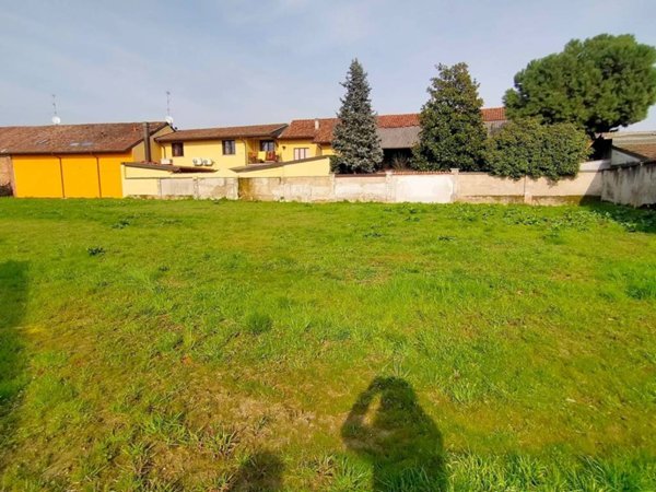 terreno edificabile in vendita a Vistarino
