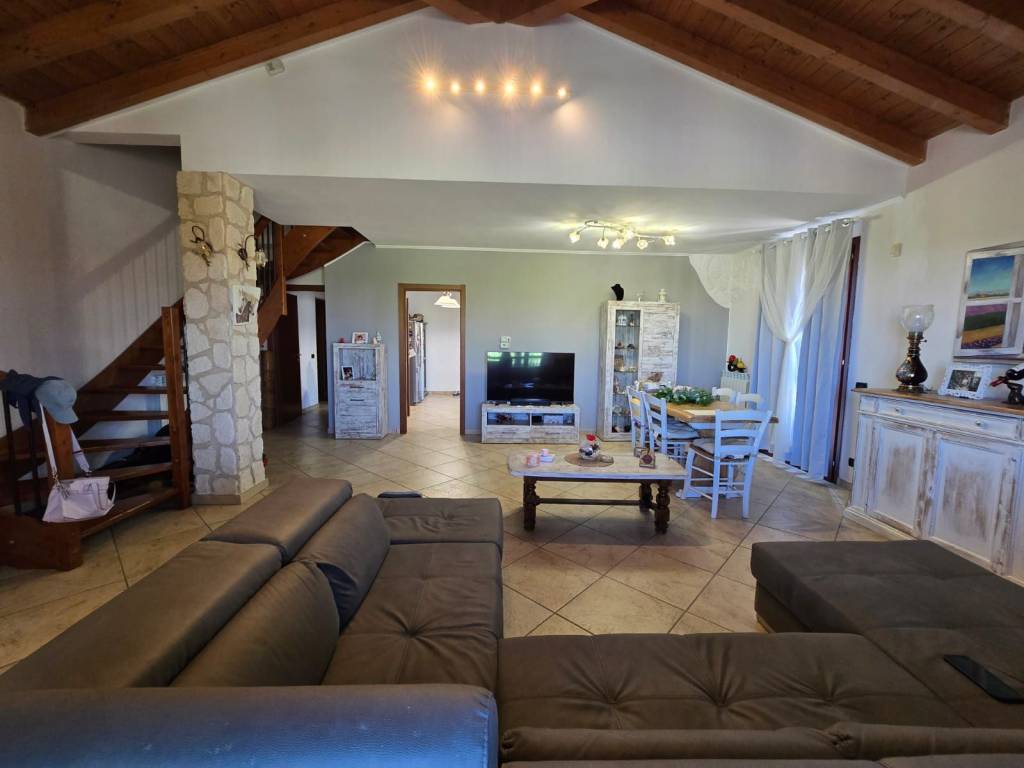 casa indipendente in vendita a Vistarino in zona Buttirago