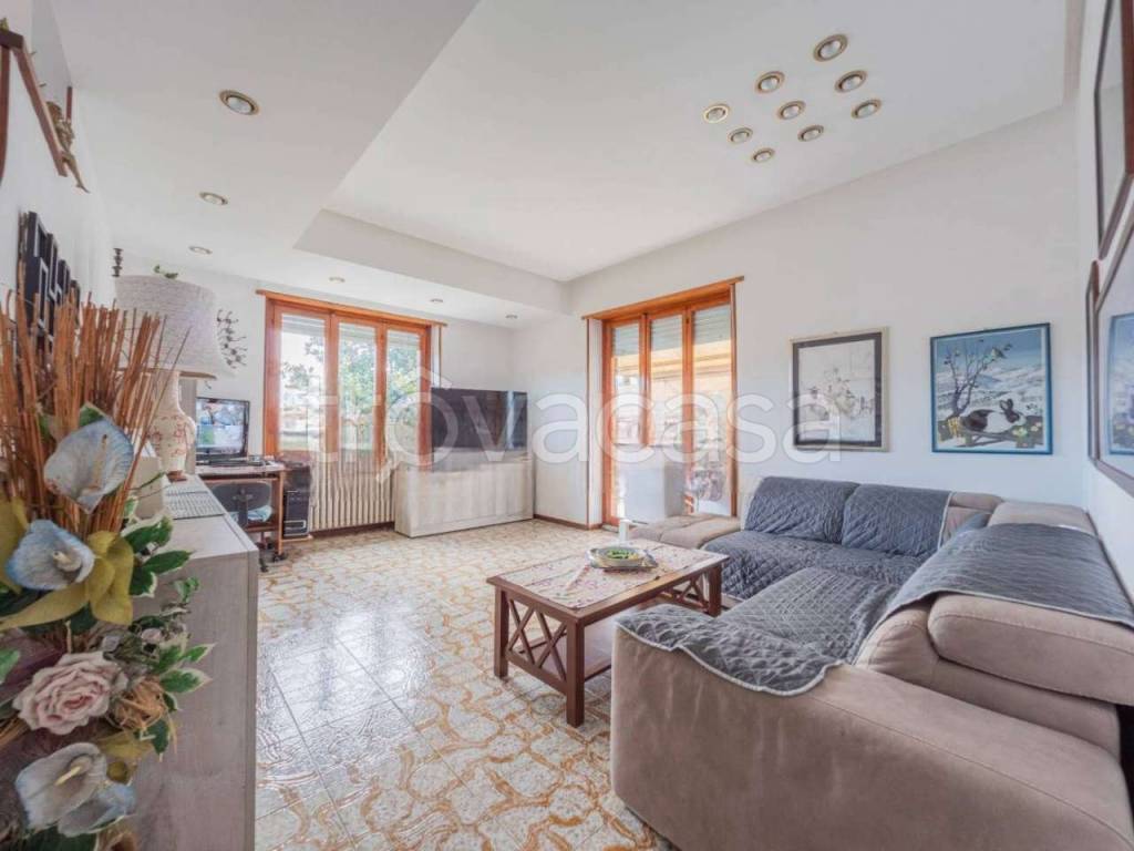 casa indipendente in vendita a Vistarino in zona Vivente