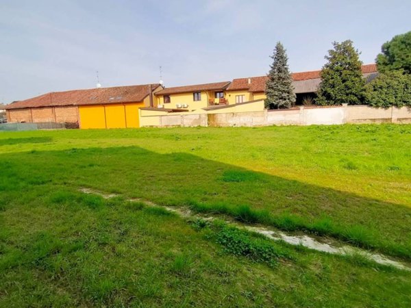 terreno edificabile in vendita a Vistarino