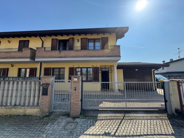 casa indipendente in vendita a Vistarino