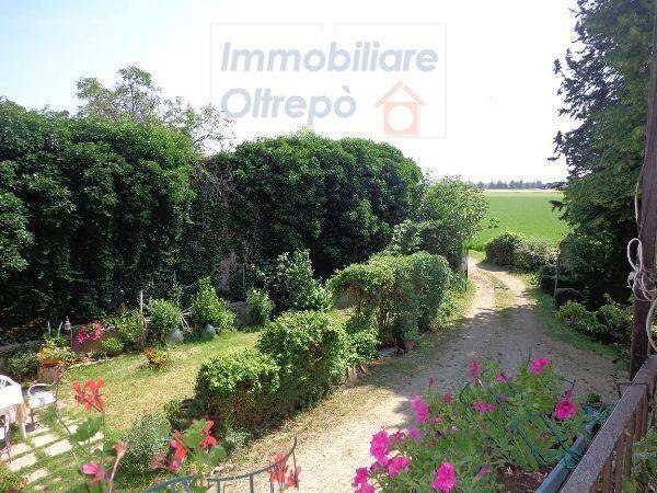casa indipendente in vendita a Voghera in zona Oriolo