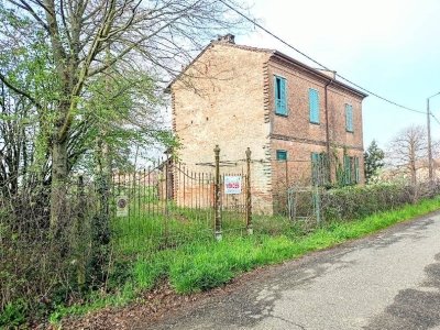 casa indipendente in vendita a Voghera